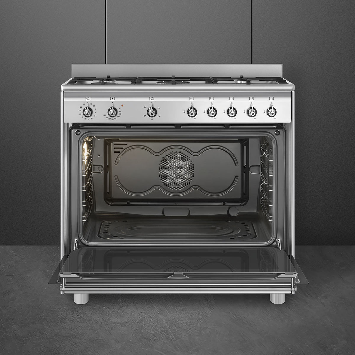 Smeg 90 cm / 36 Stainless Steel Gas Range, 5 burnerSmeg 90 cm / 36" Stainless Steel Gas Range, 5 burner