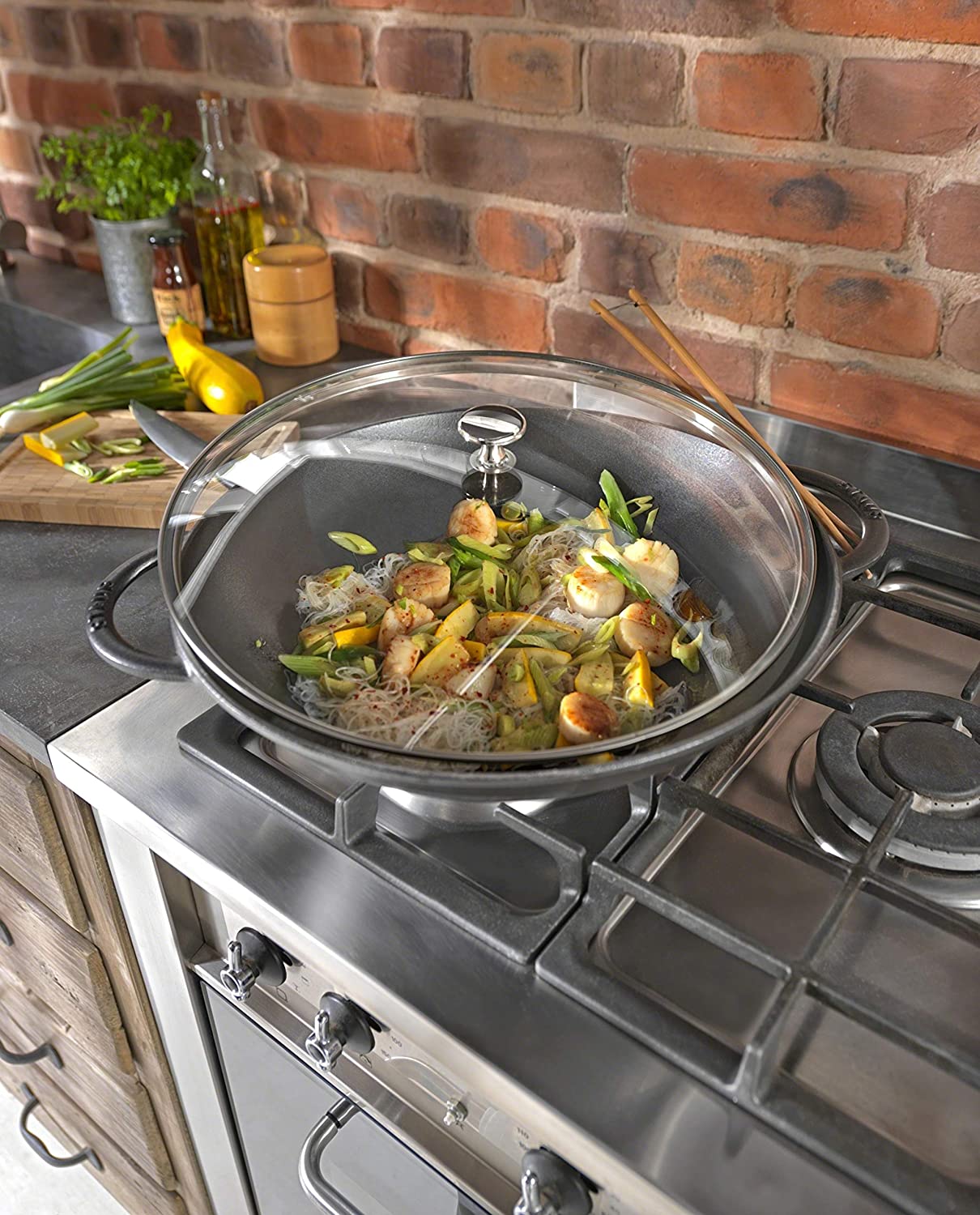 Staub - Wok 37 cm, COLORES VARIADOS